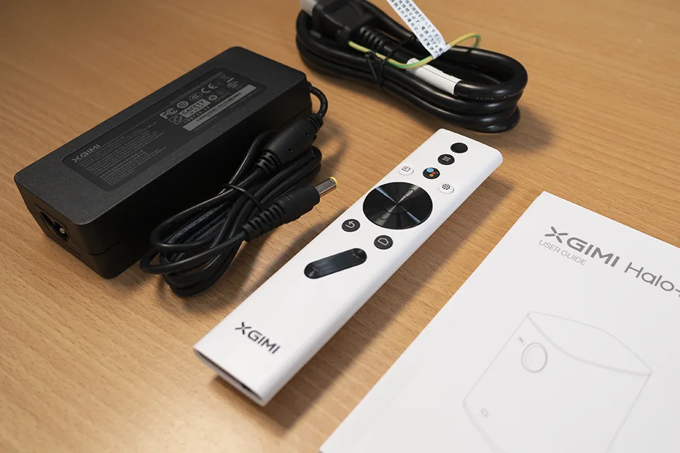 XGIMI Halo+ レビュー：900ANSIルーメンで明るく、バッテリー駆動も