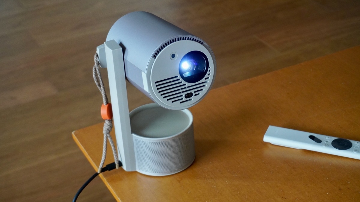 XGIMI MoGo 3 Pro レビュー：コンパクトな円筒型から変形で投影