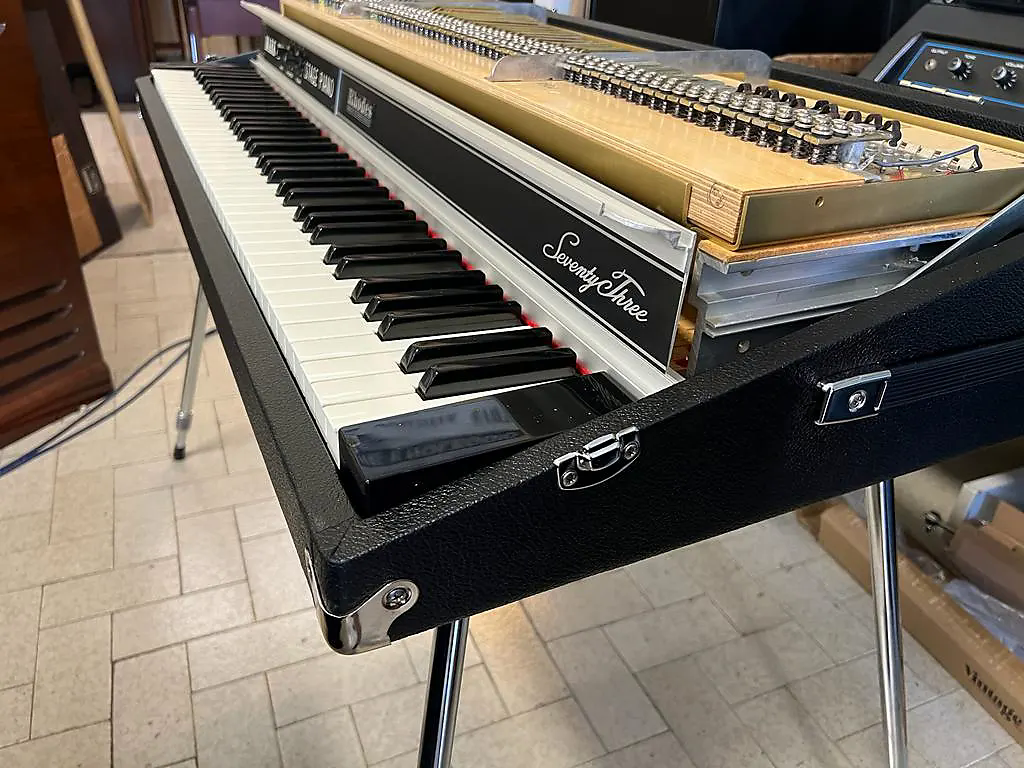 Rhodes MK II 73 keys (13) | Organ studio