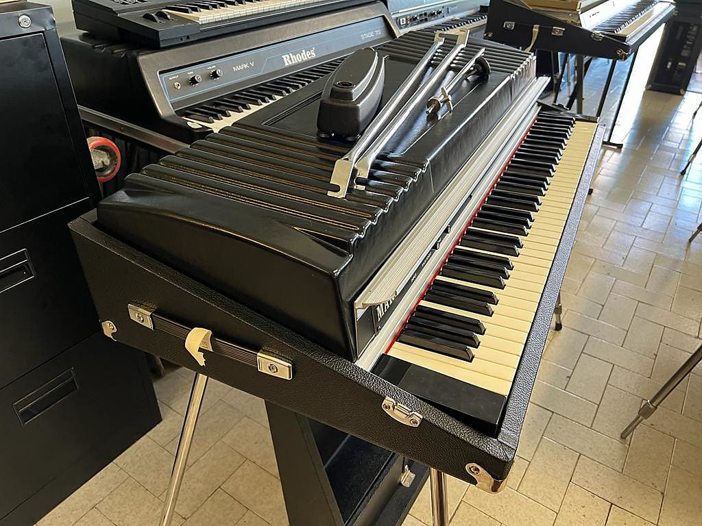 Rhodes MK II 73 keys (13) | Organ studio