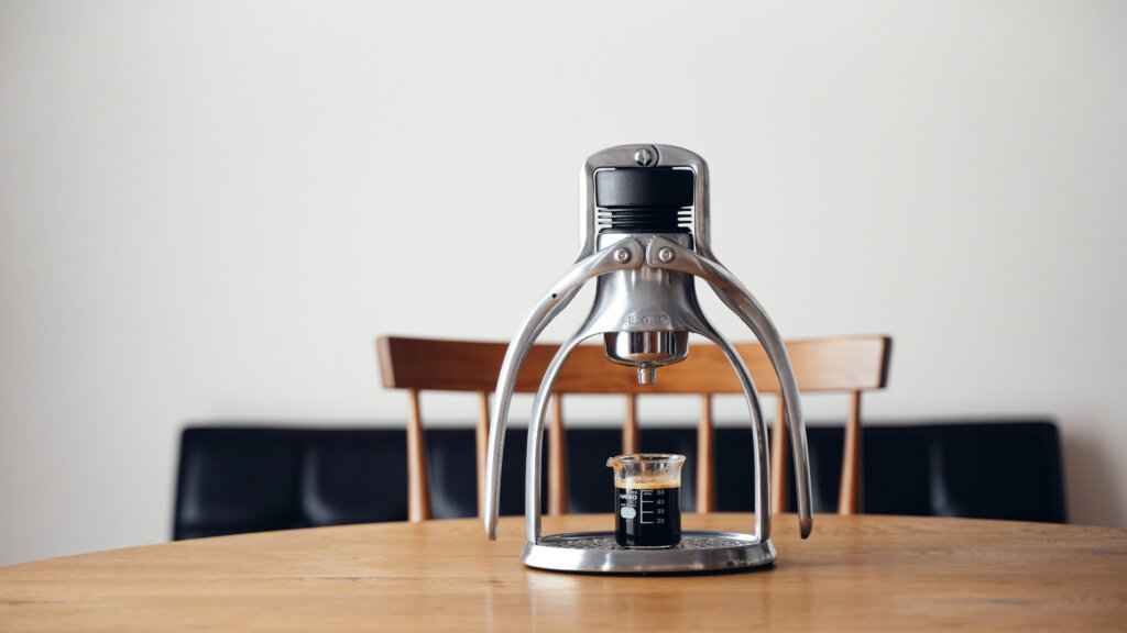 手間の少なさも魅力的。ROK Coffee の本格エスプレッソメーカー
