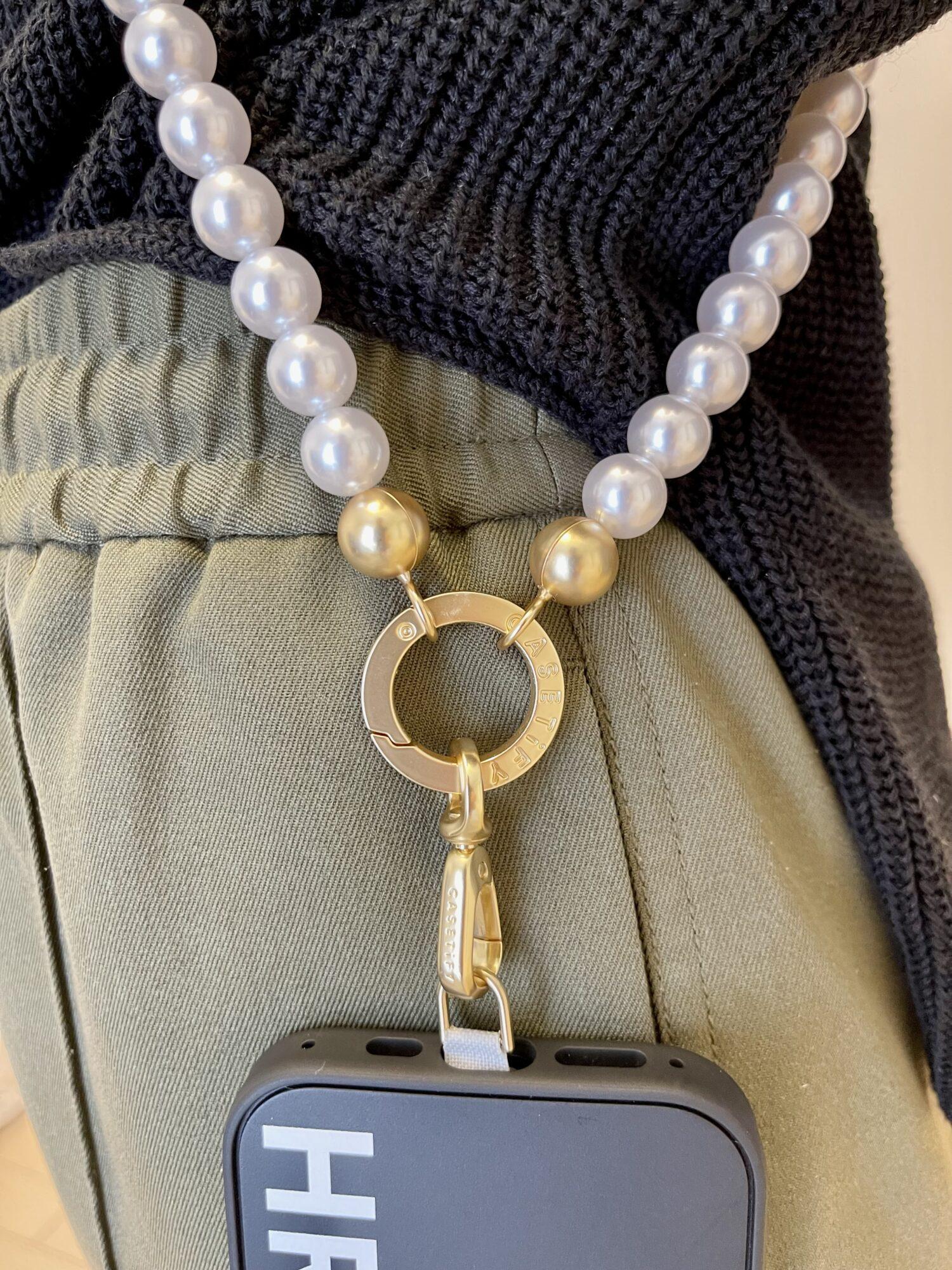 CASETiFY(ケースティファイ)のスマホショルダー「パールクロスボディー