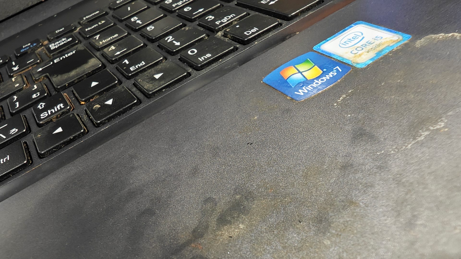 ジャンクPC】汚すぎるMouseノートPCを清掃する【LB-F551S】 - otakujunker