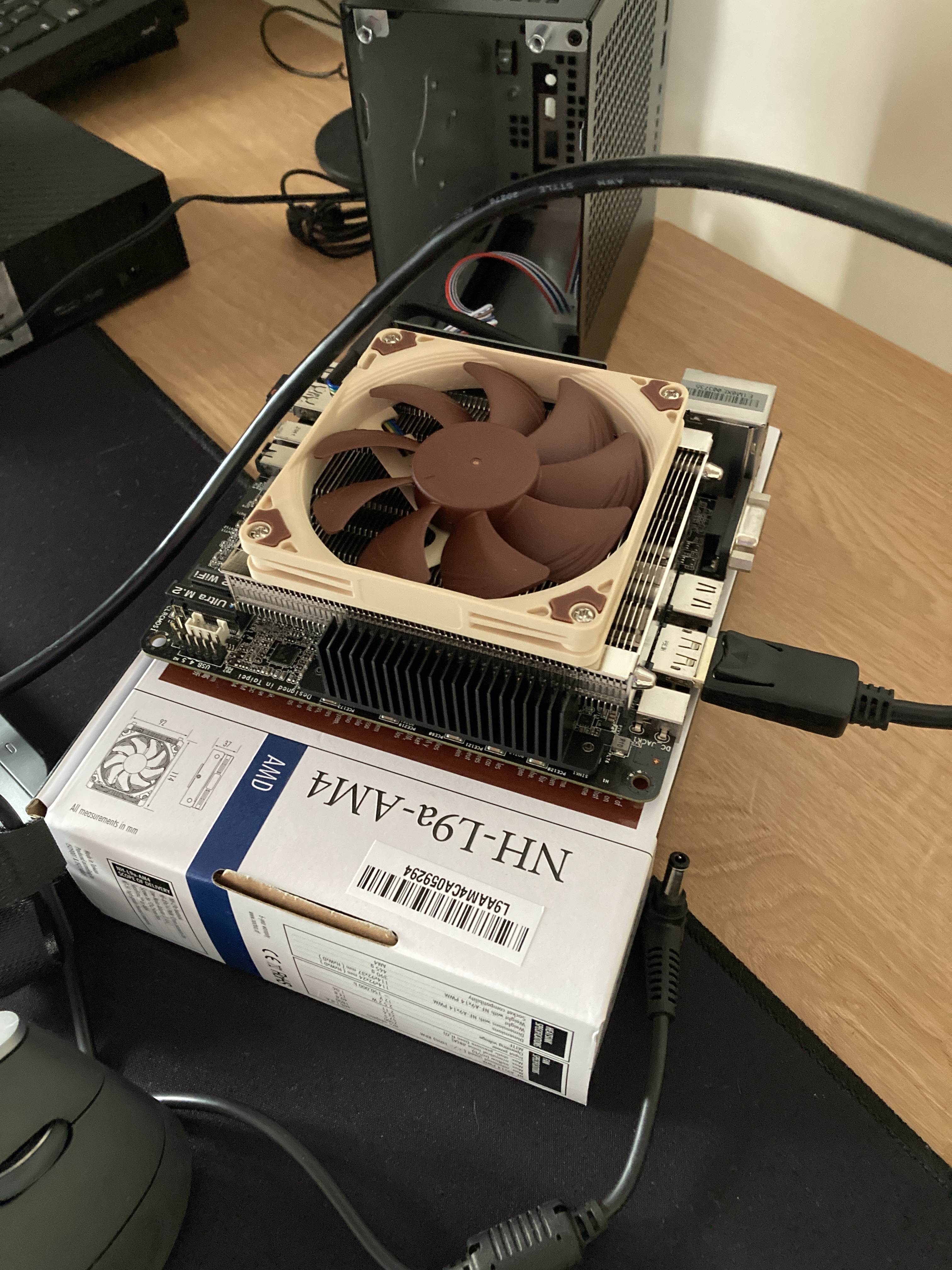 ASRock DeskMini X300: the future form factor of desktop PC-s