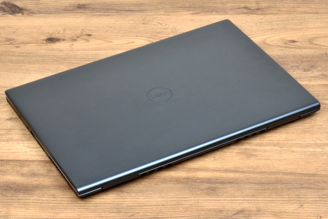 デル Inspiron 16 Plus (7610) レビュー：クリエイティブ作業が快適に