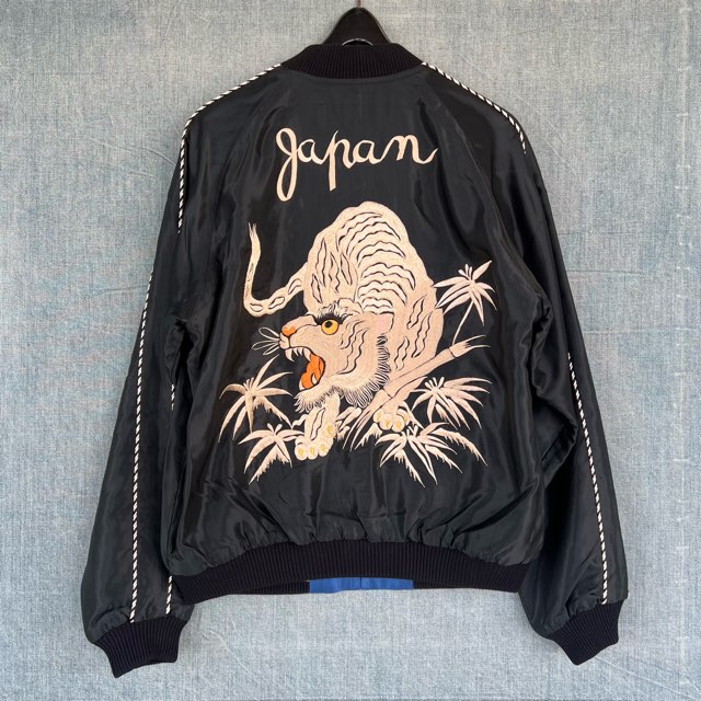 ダルチザン・江戸百景駿河町柄のサテンのスカジャンで裏はI歌舞伎の助