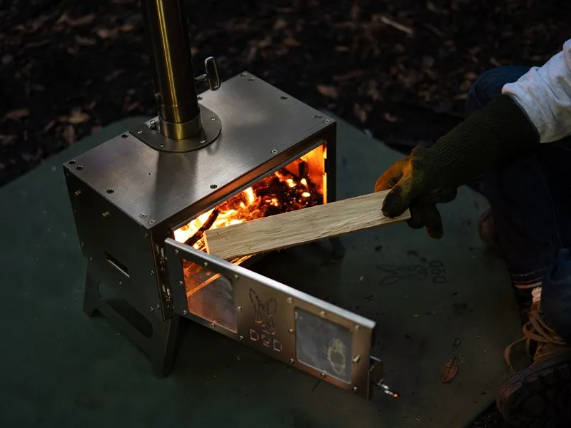 DOD「シースルーまきちゃん」焚き火のような臨場感のある薪ストーブ