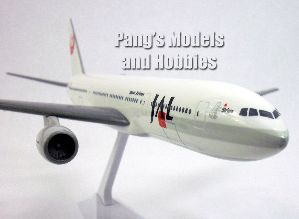 Boeing 777-200 Japan Airlines (JAL) 1/200 by Flight Miniatures