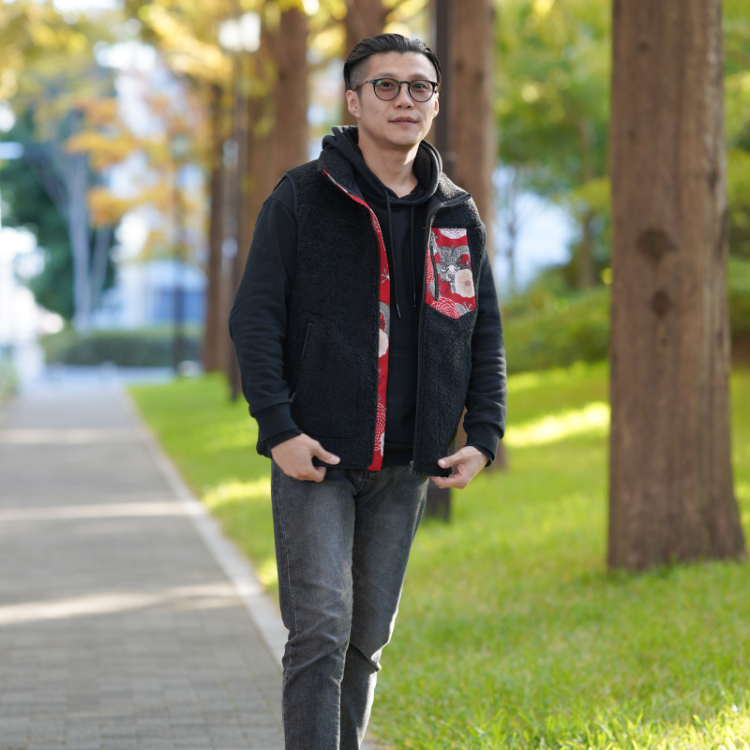 和柄 マウンテンベスト ＜菊花と龍/黒×赤＞ | 京友禅アロハシャツ