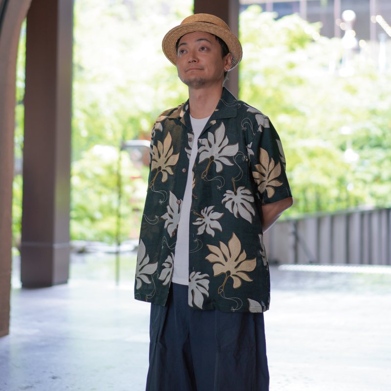 和柄 京友禅 アロハシャツ ＜鞍馬天狗のうちわ/深緑＞ | 京友禅アロハ
