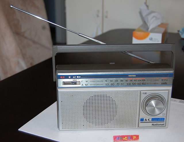 松下電器・NATIONAL RF-557 FM/AM 中型ポータブル・乾電池+AC