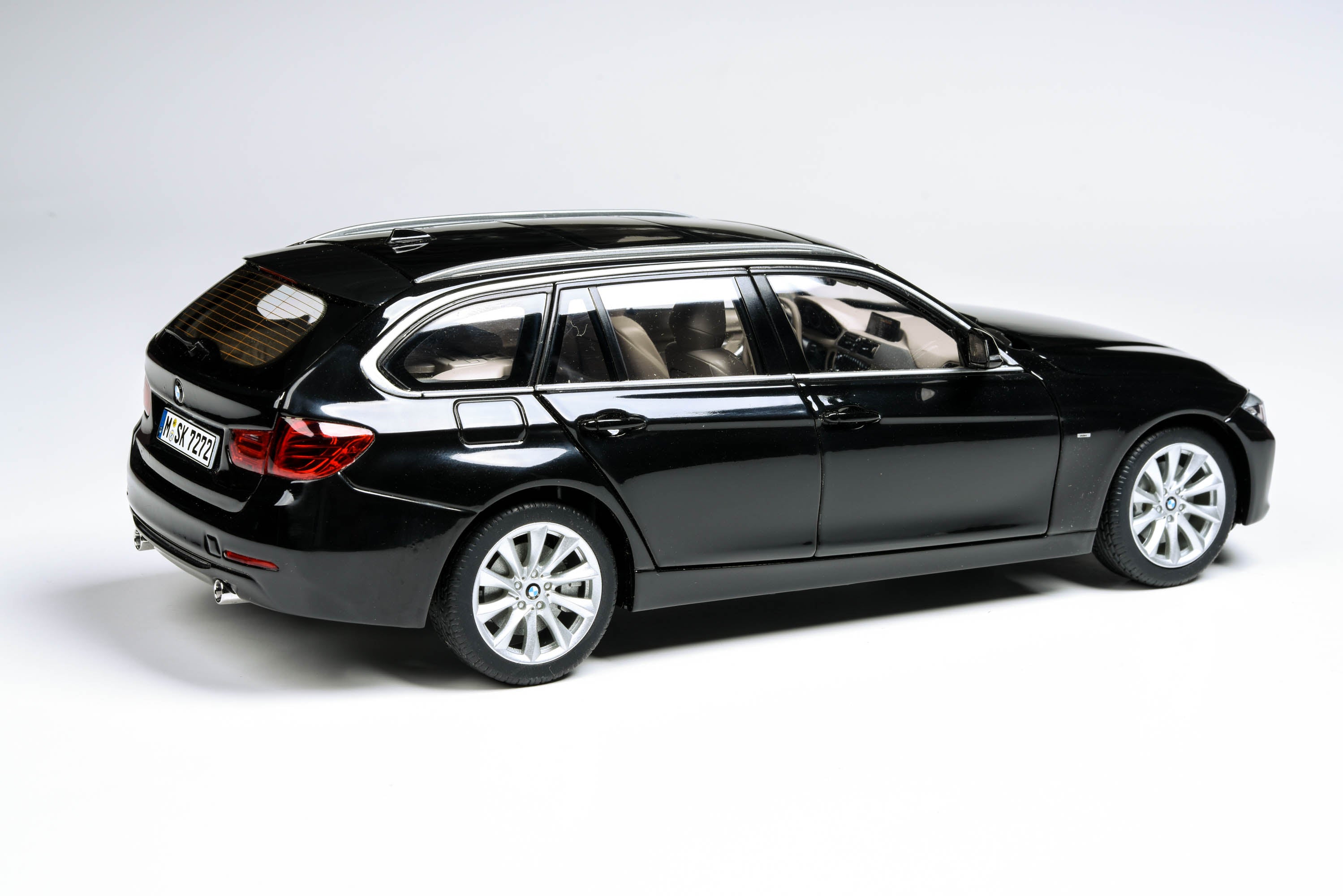 1:18 Scale BMW 335i F31 3 Series Touring – paragonmodelstore