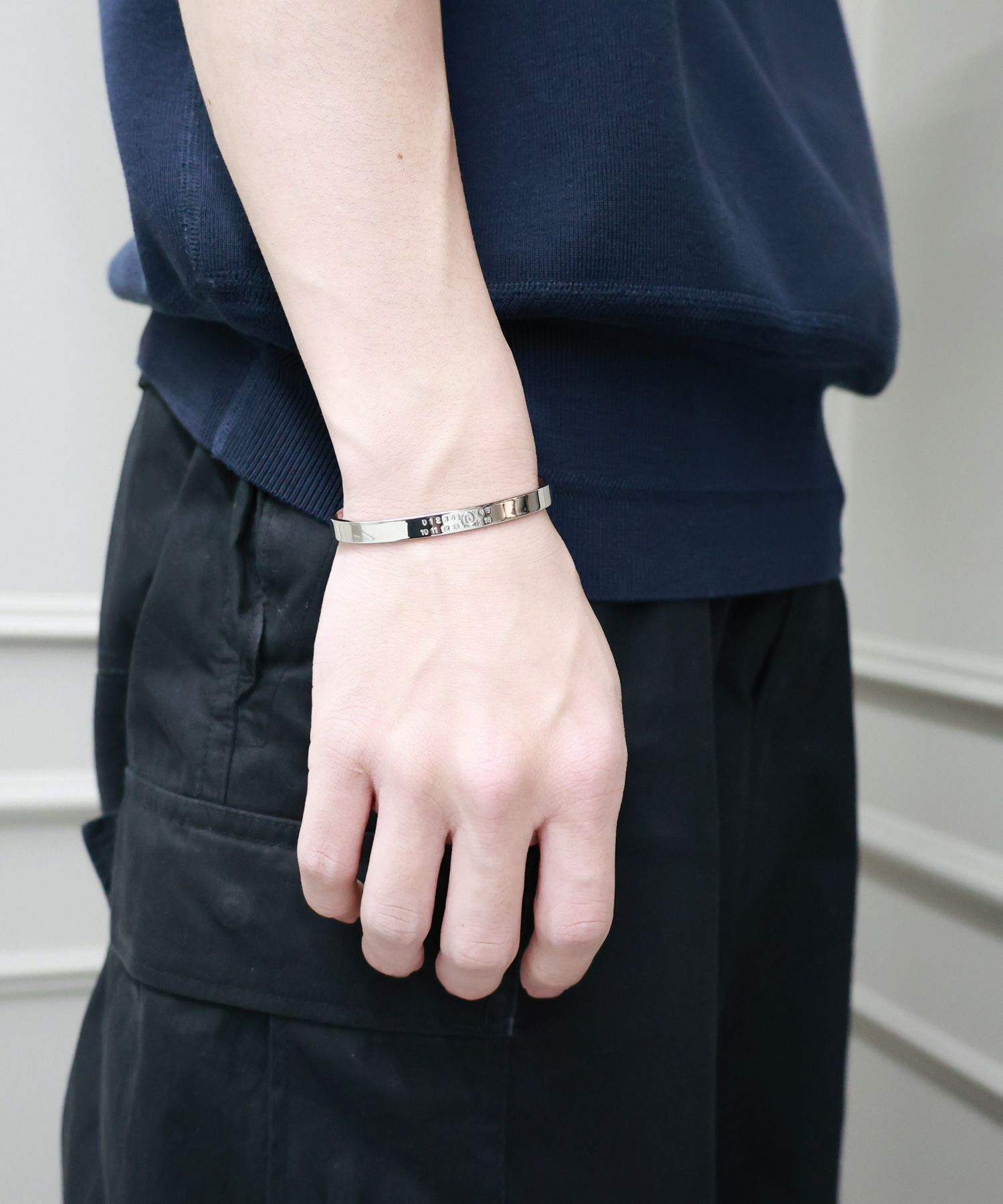 MM6 Maison Margiela ミニマルシグネチャー カフブレスレット