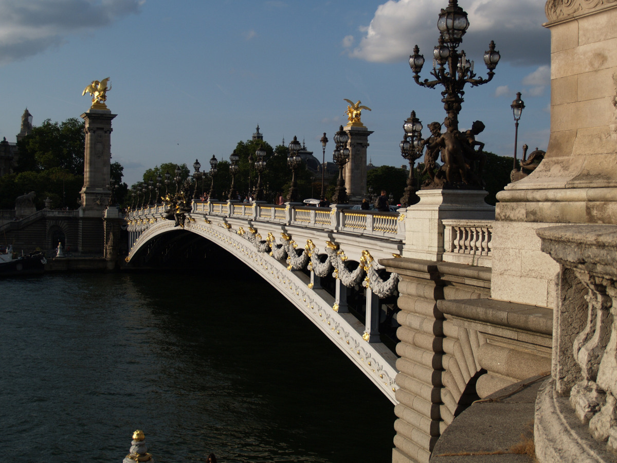 アレクサンドル3世橋｜パリ観光地｜パリ観光サイト「パリラマ Paris-rama」