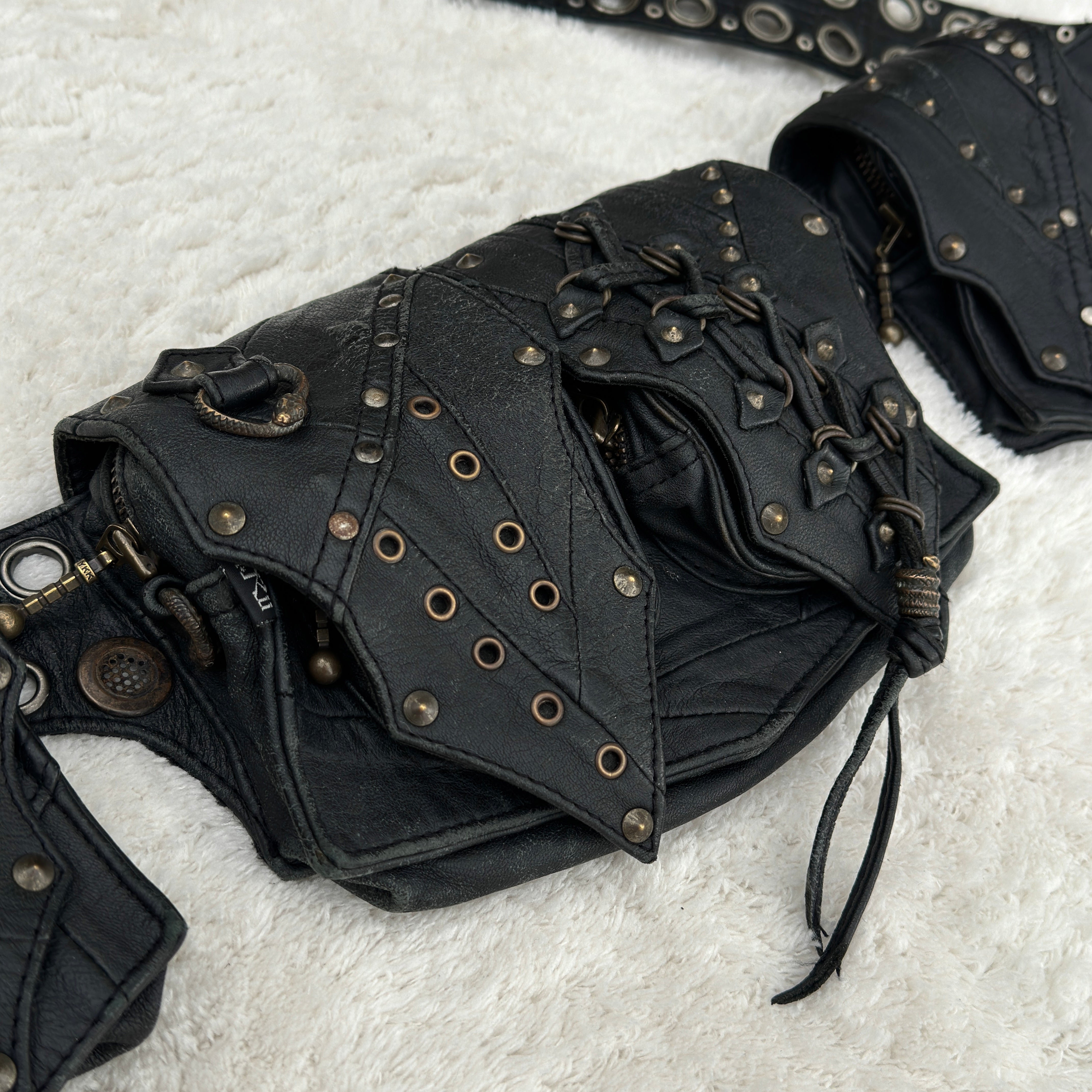 KMRii 2004 Studded Tassel Pouch Belt – Paroxa