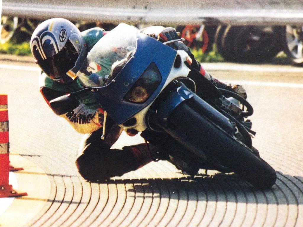 CDq-3__UUAElQjR.jpg?format=jpg