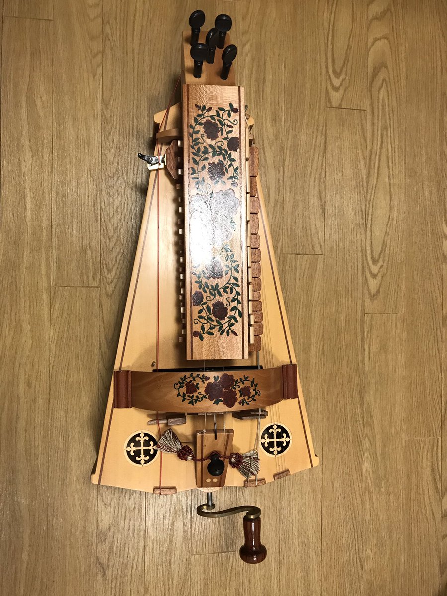 中古楽器売却情報】この度楽器整理のため、ハーディガーディをお譲り