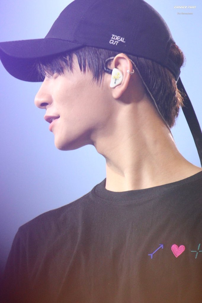 まってキャップの破壊力やばいんだけど。汗と喉仏が最高のエモさ