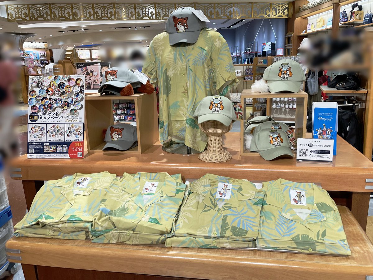 ディズニーストア東京ディズニーリゾート店にて、ニックのアロハシャツ