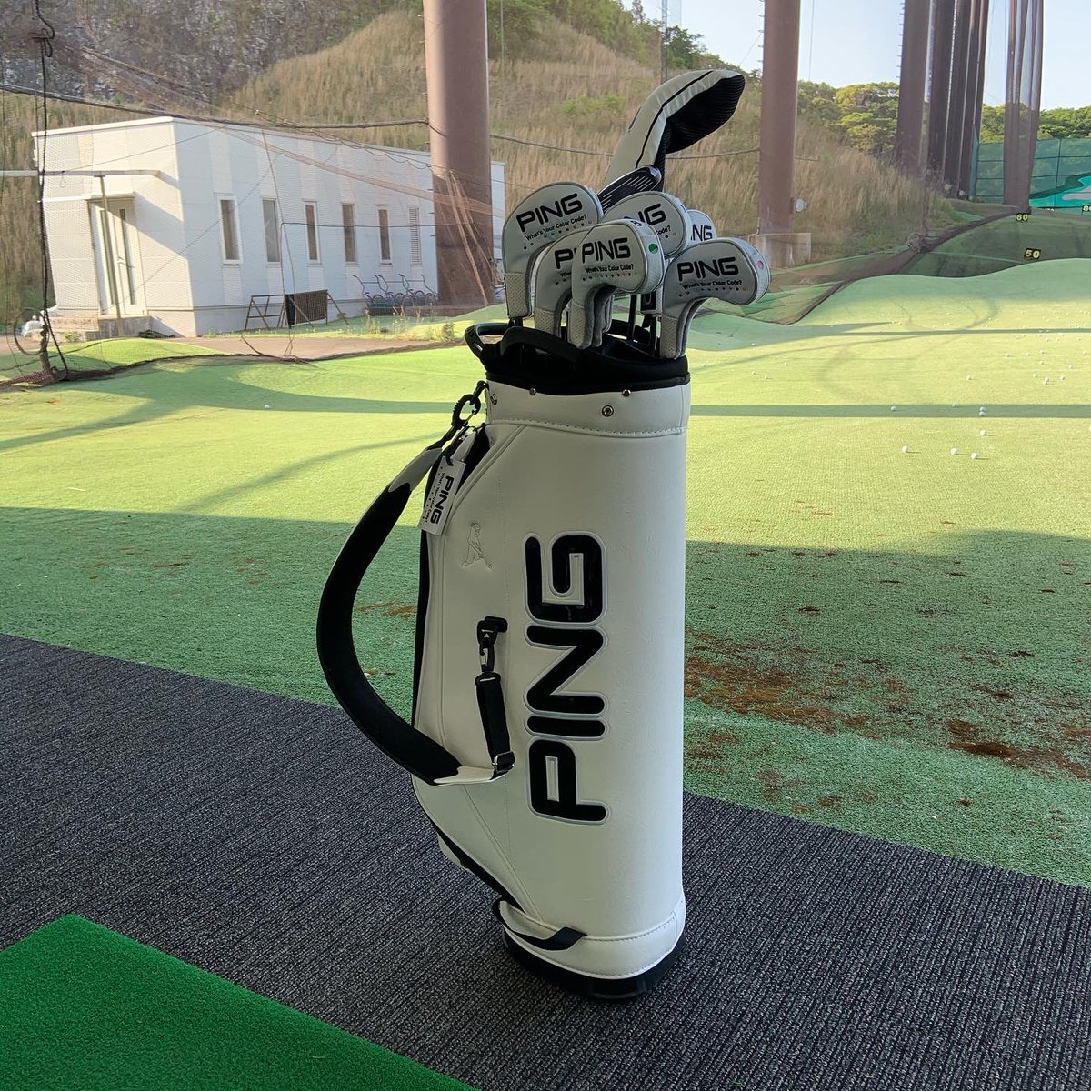 練習場でPING新作キャディバッグ「One Pocket」を発見‼️「シンプルな