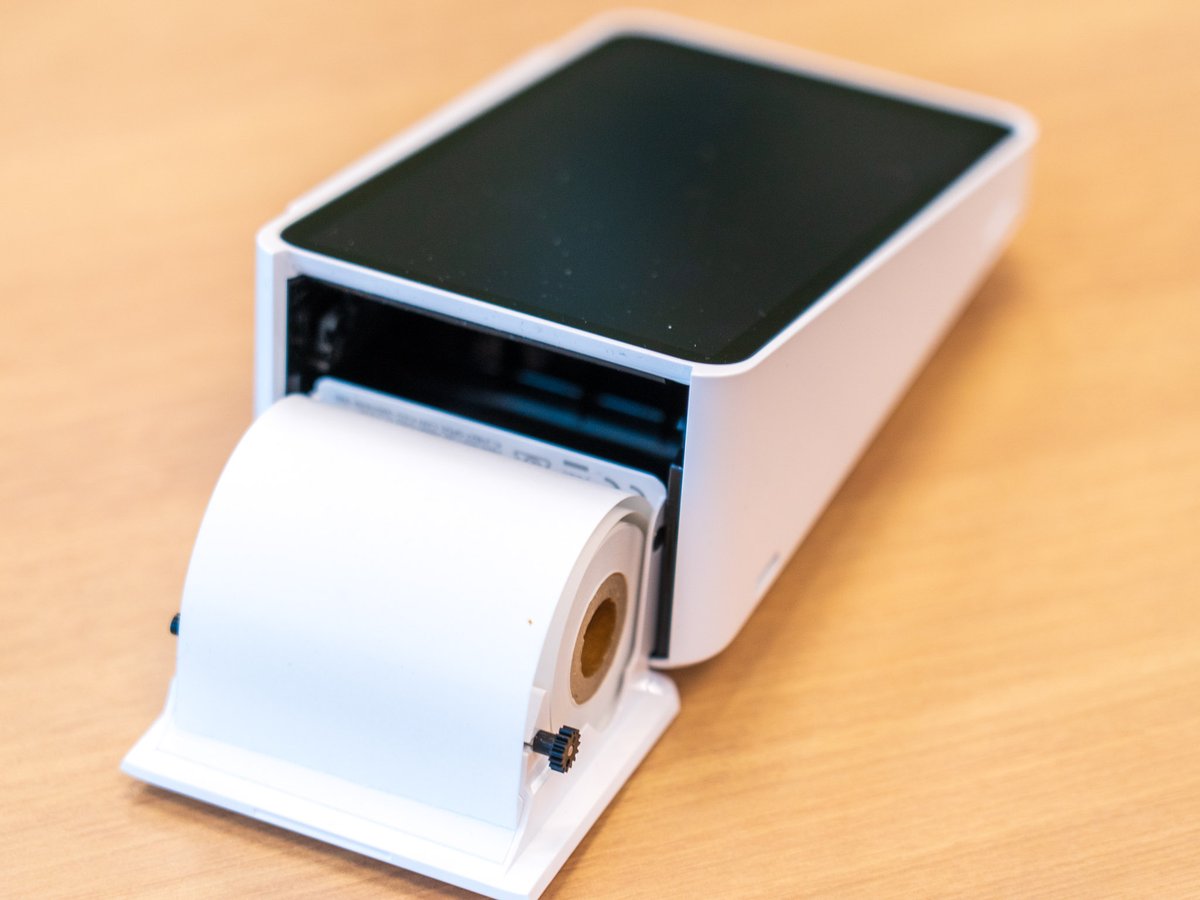 レシートのロール紙の交換は結構簡単でした。 ロール紙は最初から箱の