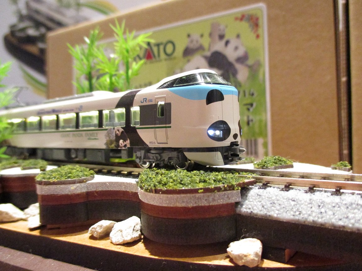 パンダくろしお】パンダジオラマの線路に載せるのに好適な「287系