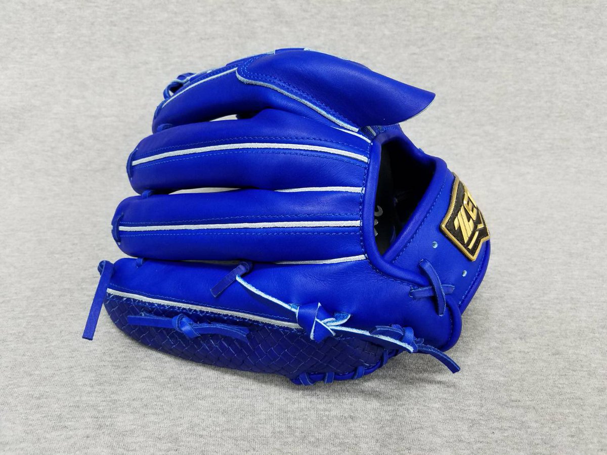 昨日登板の #広島東洋カープ #野村祐輔 投手の #newグラブカラーは色