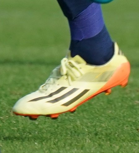 横浜FC 中村俊輔 選手 743日ぶりにJリーグで得点！ 着用スパイクは