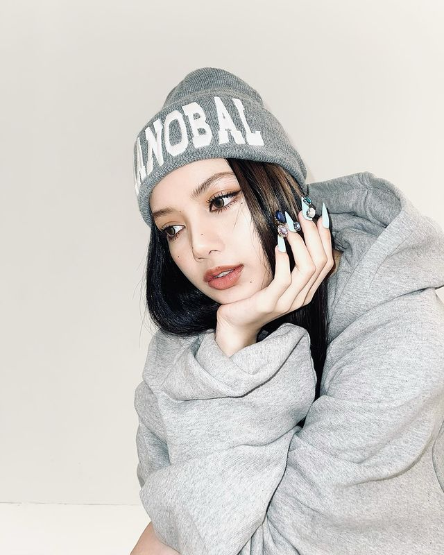 ニット帽リサちゃん🥰 #LISA #LALISA #BLACKPINK