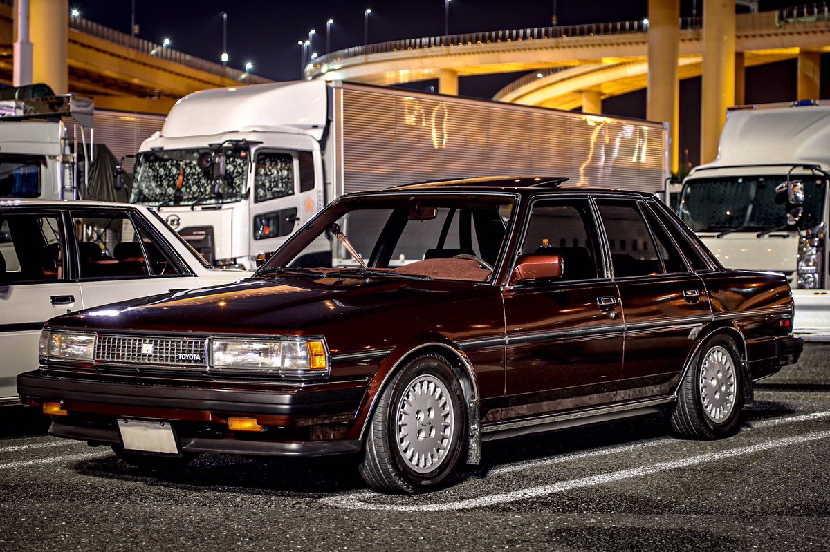 1987 トヨタ・クレシーダ (MX73L) 2.8㍑の5M-GEU搭載の北米向けマーク