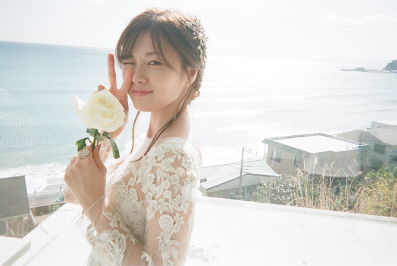 白石麻衣、純白ドレスで“乃木坂46ラスト”『FRIDAY』表紙に 💐 保存