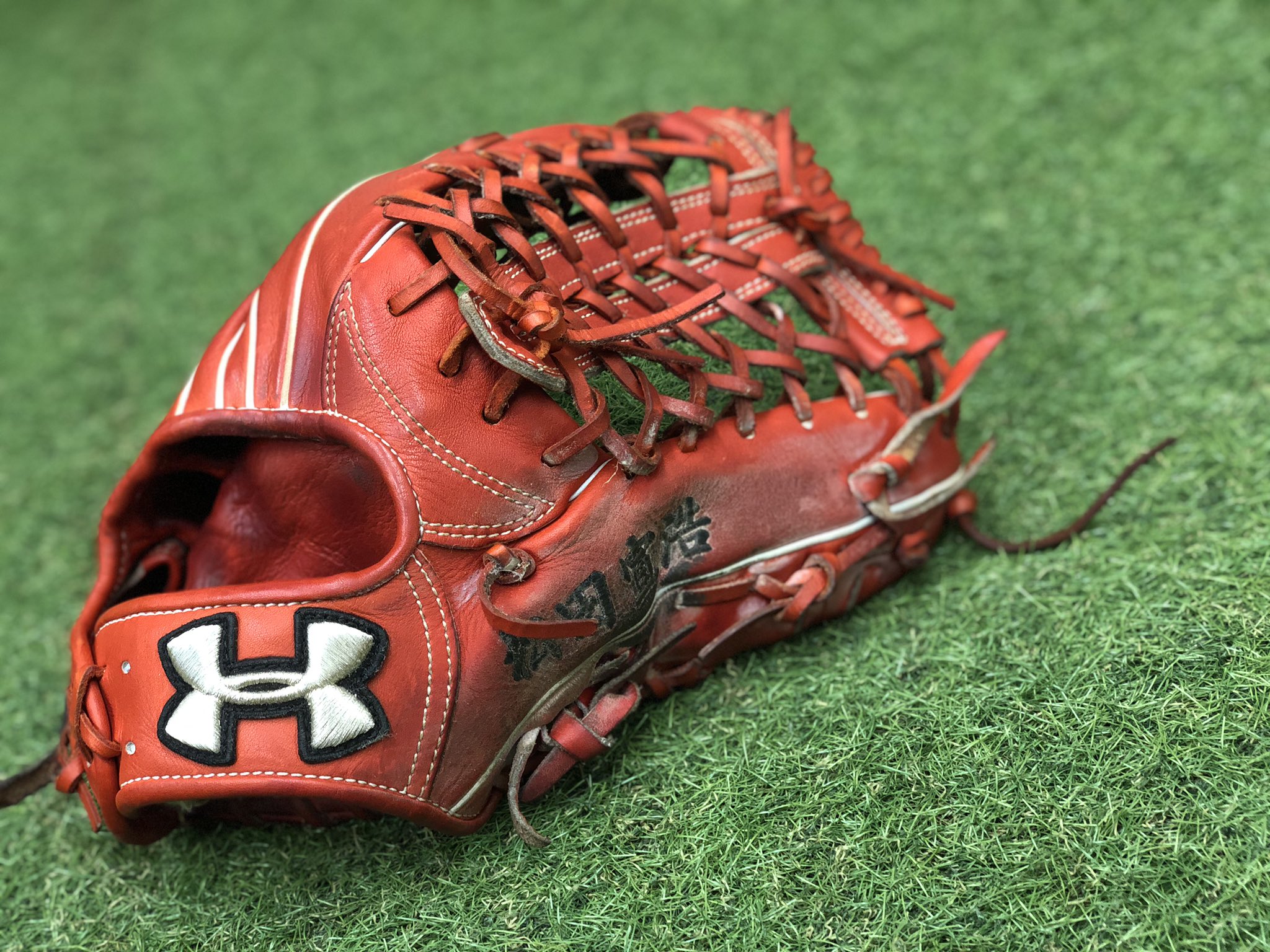 松田宣浩選手 アンダーアーマー グローブ サイン入り 松田宣浩 サイン