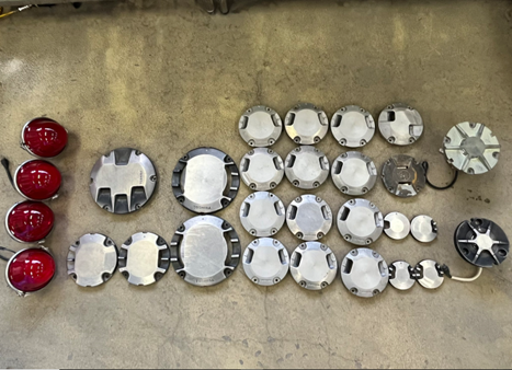 この2枚の見た目が異なる航空灯火の写真… 実は同じ「滑走路灯」なん