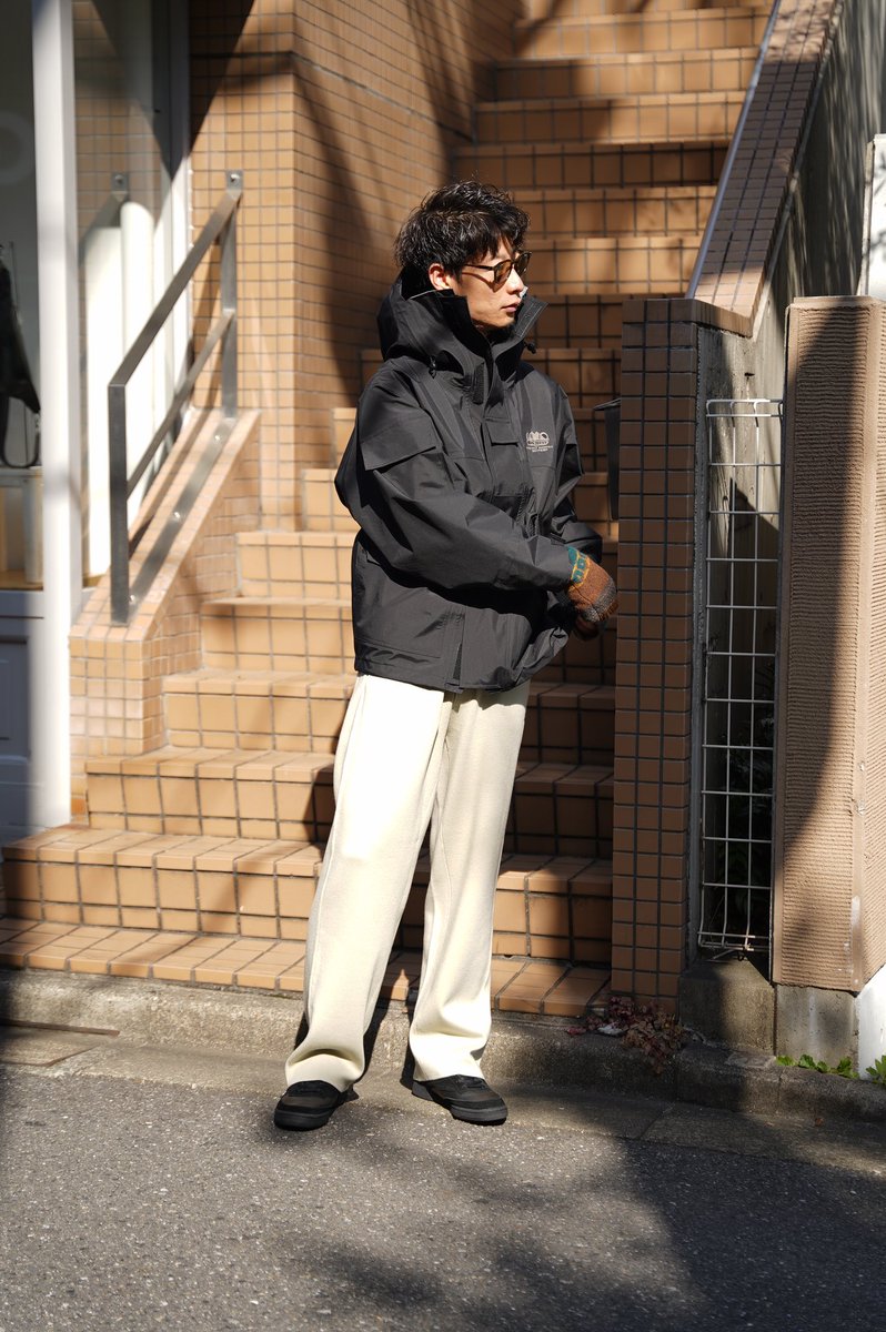 is-nessの新作となるninja hoodie shell jacket。 防水、防風性 に優れ