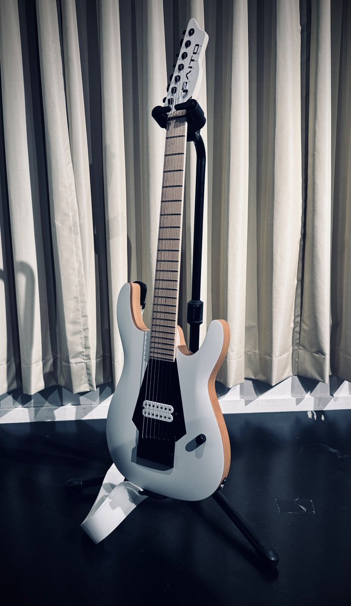 大澤敦史の新・メインギターが完成〜！ SAITO GUITARS @saitoguitars