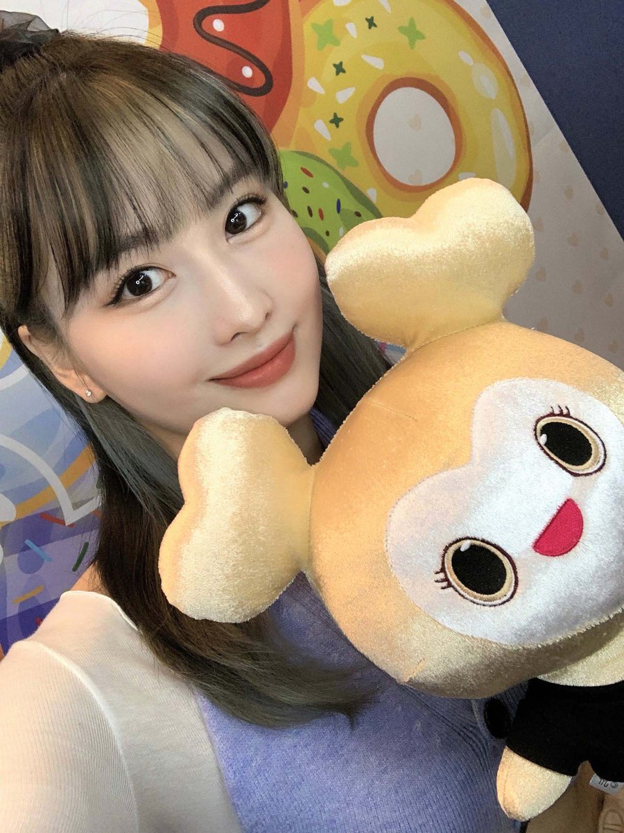 ナヨン、モモ、ダヒョンから「5周年記念ゴールドラブリー」との