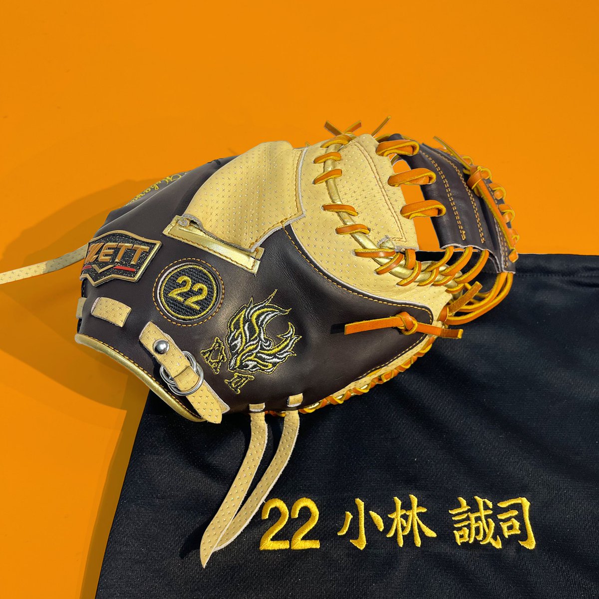 読売ジャイアンツ小林誠司選手にお届けした キャッチャーミットです