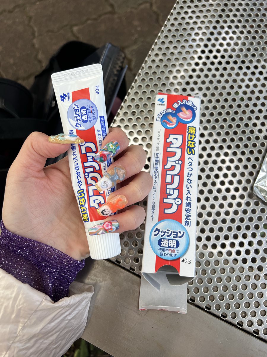 天才すぎる… タフグリップなら水分で剥がれることもなく、成分も口内に