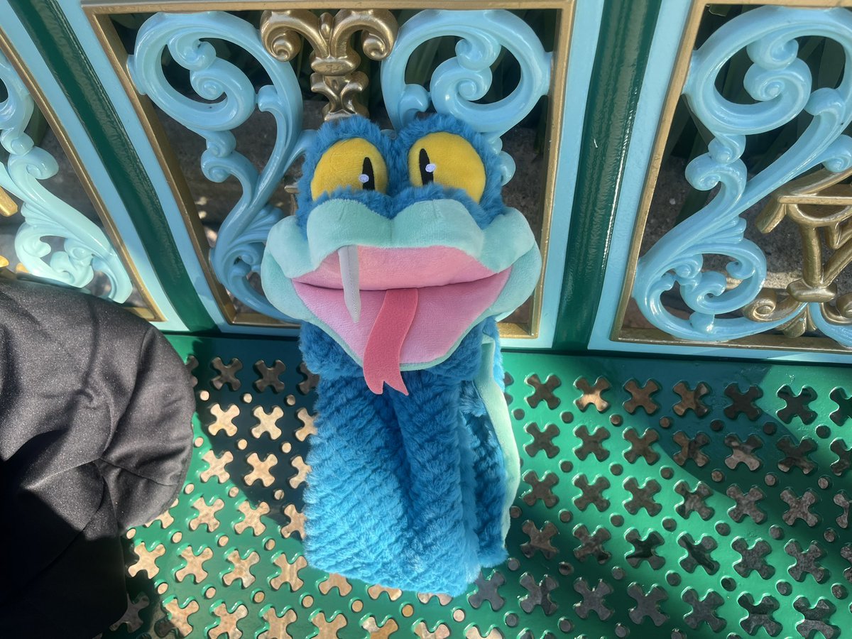 ズートピア2の蛇キャラ、ゲイリーのマフラー買っちゃった