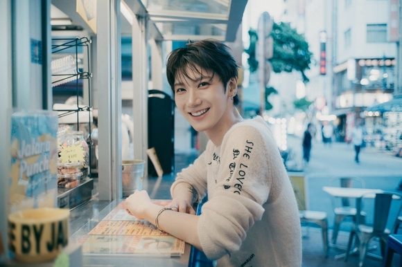 NCT テン、日本で撮影した初ソロ写真集「essentia」を2026年2月に発売