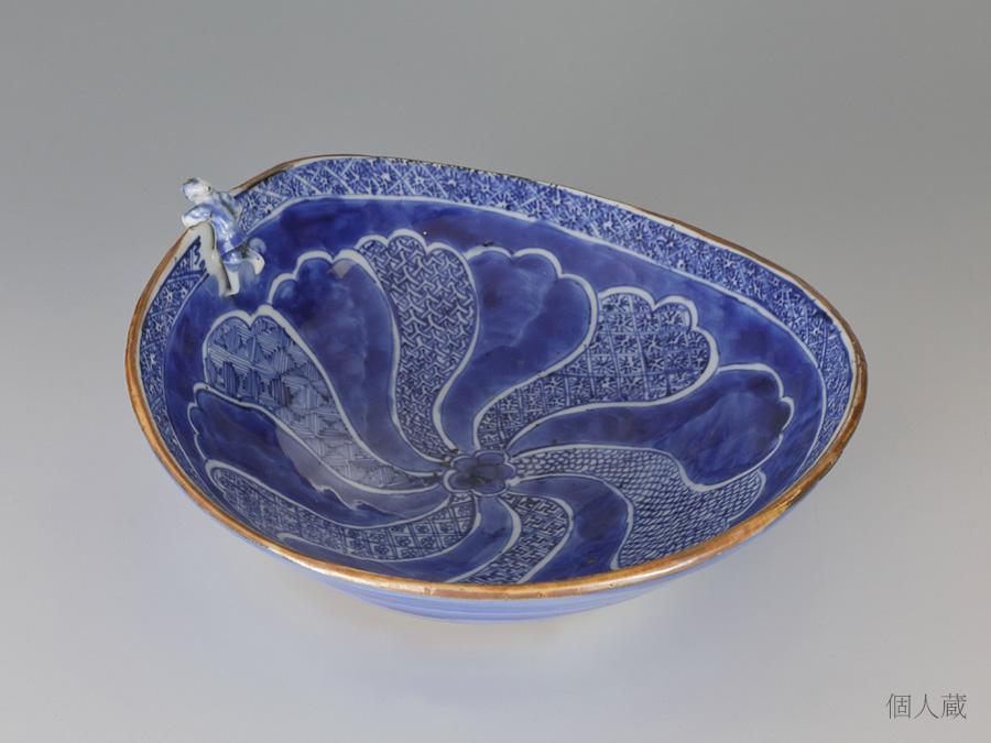 展示室より】「特別展 古染付と祥瑞」にて「祥瑞一閑人反鉢」（明時代