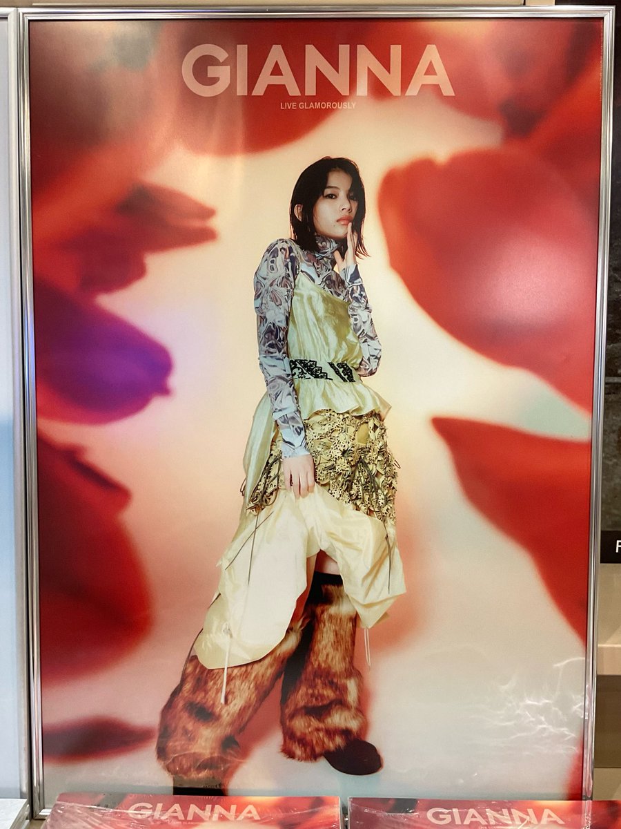 4F BOOK 】 本日発売『#GIANNA 17 SPECIAL EDITION版』 #KisMyFt2 の