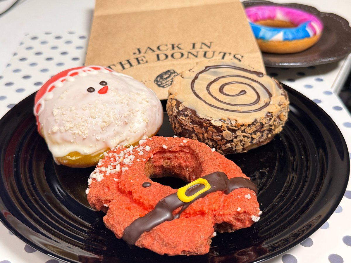 西荻窪駅を出てすぐの場所「Ekinaka LAB」に、大人気のドーナツ専門店