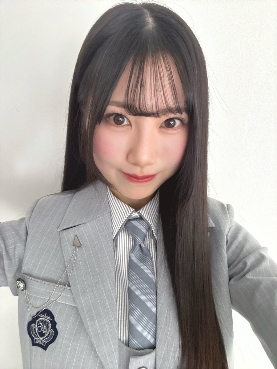 鶴崎仁香さん直筆サイン入り全身写真 日向坂46