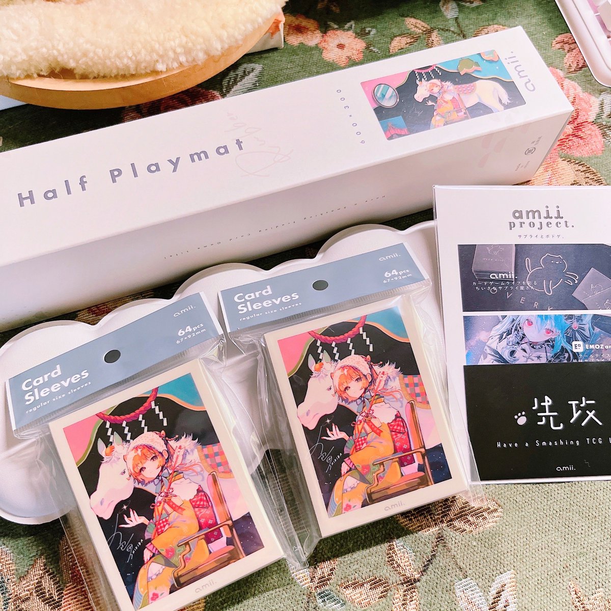 amii.さま公式通販にて、 コラボカードスリーブは完売しておりますが