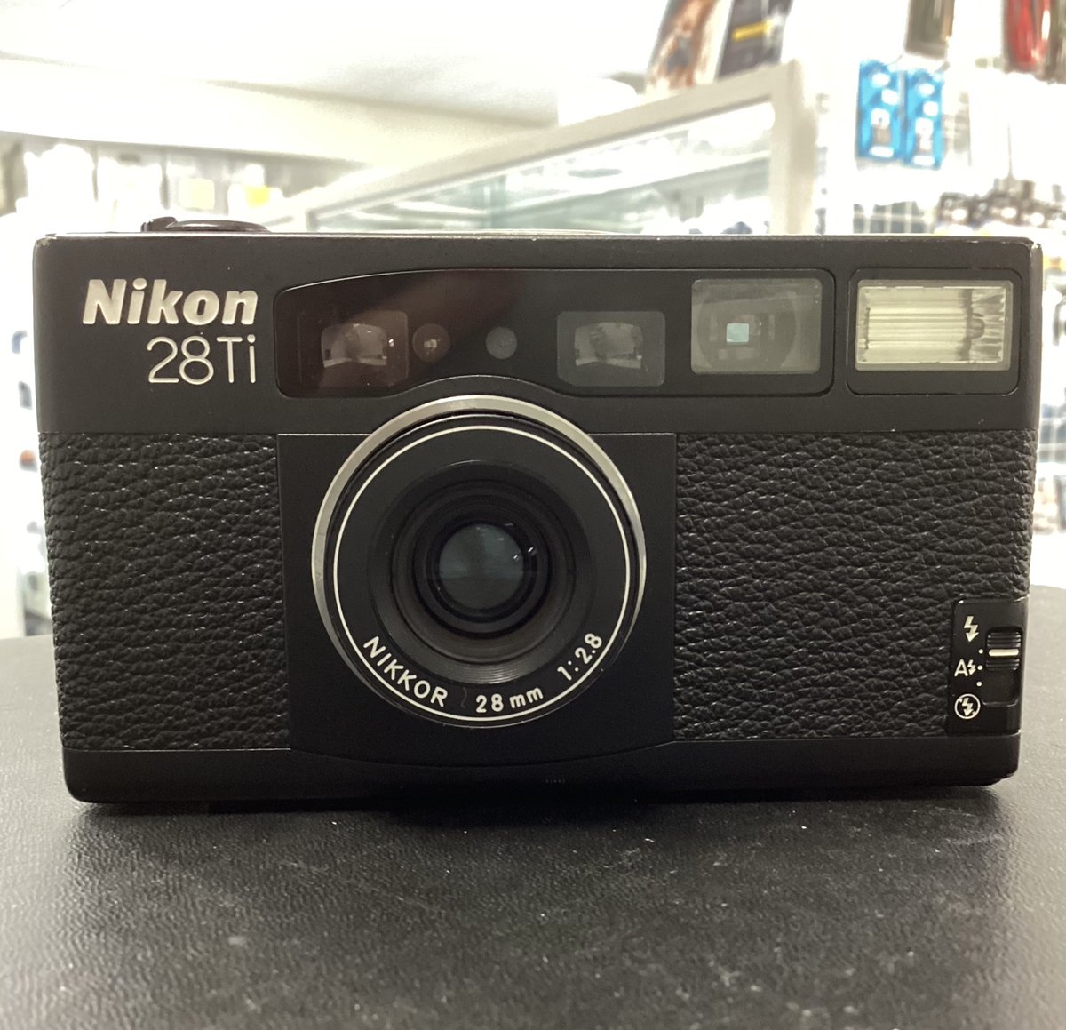 こんにちは、レモン社銀座店です🍋 フィルムカメラ界の至宝 #Nikon