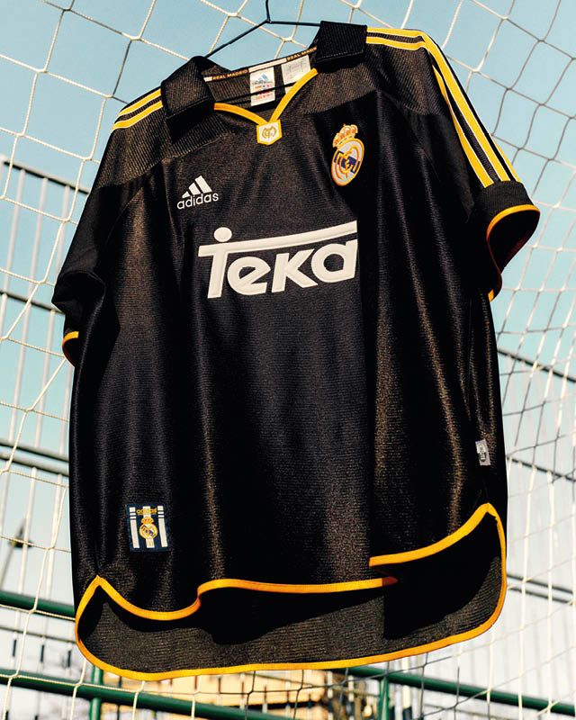 再入荷】🎉 #レアルマドリード 1999-2000シーズン 復刻デザインの