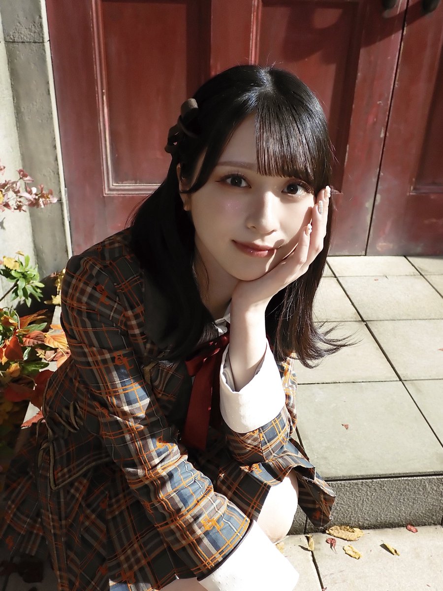 LOVE、19thシングル「ラブソングに襲われる」リリース オリコン1位獲得