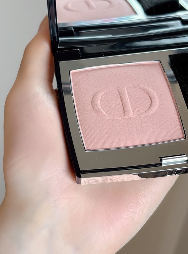 ZOZO限定のDiorチーク 732 ピーチ コロール サテン 赤転びしない白み