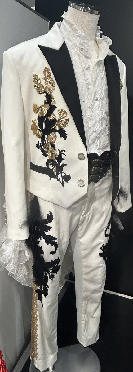 RAYS ライブ着用衣装展🎪 ①宮舘涼太 ②佐久間大介 ③向井康二